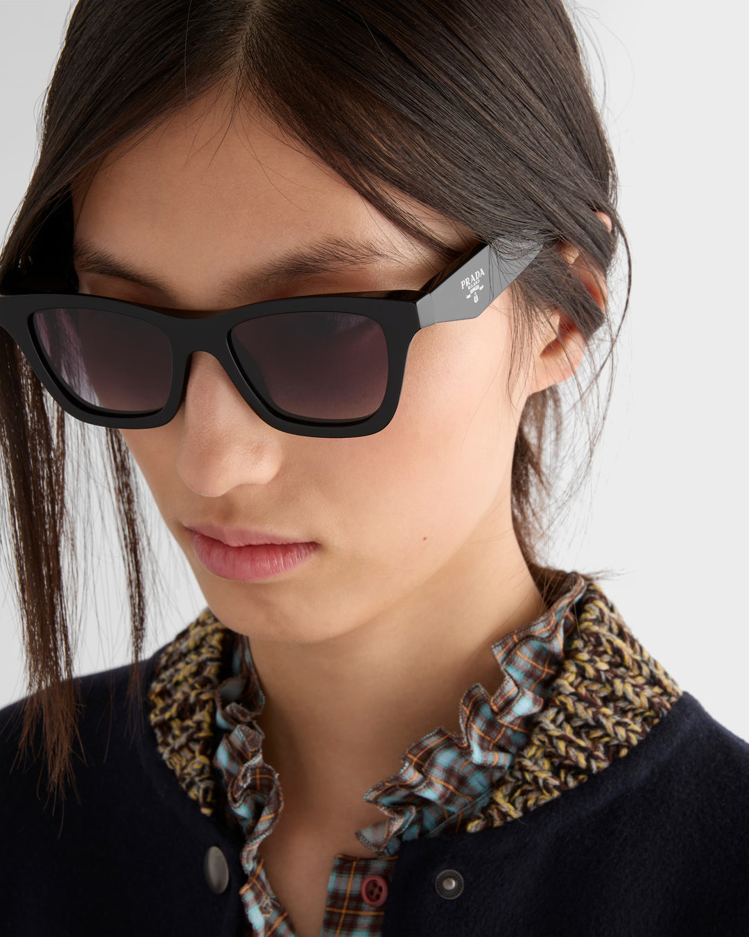 Lunettes de soleil ornées du logo Prada